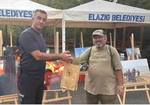 VATANDAŞLARA ÜCRETSİZ FİDAN DAĞITILDI