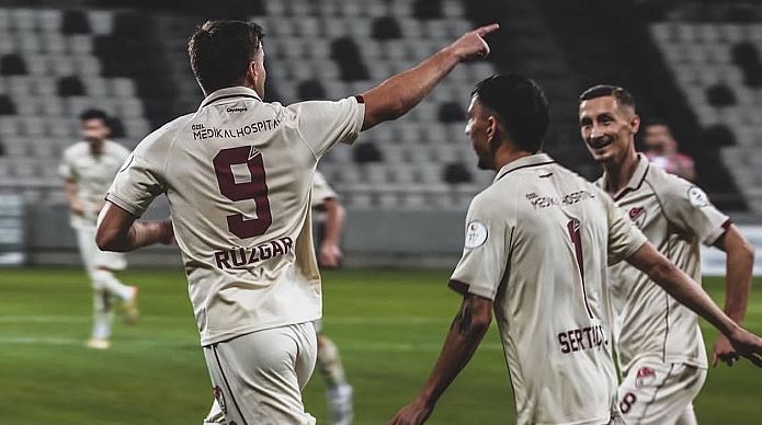BORDO BEYAZLI EKİP 3 PUANI 3 GOLLE ALDI