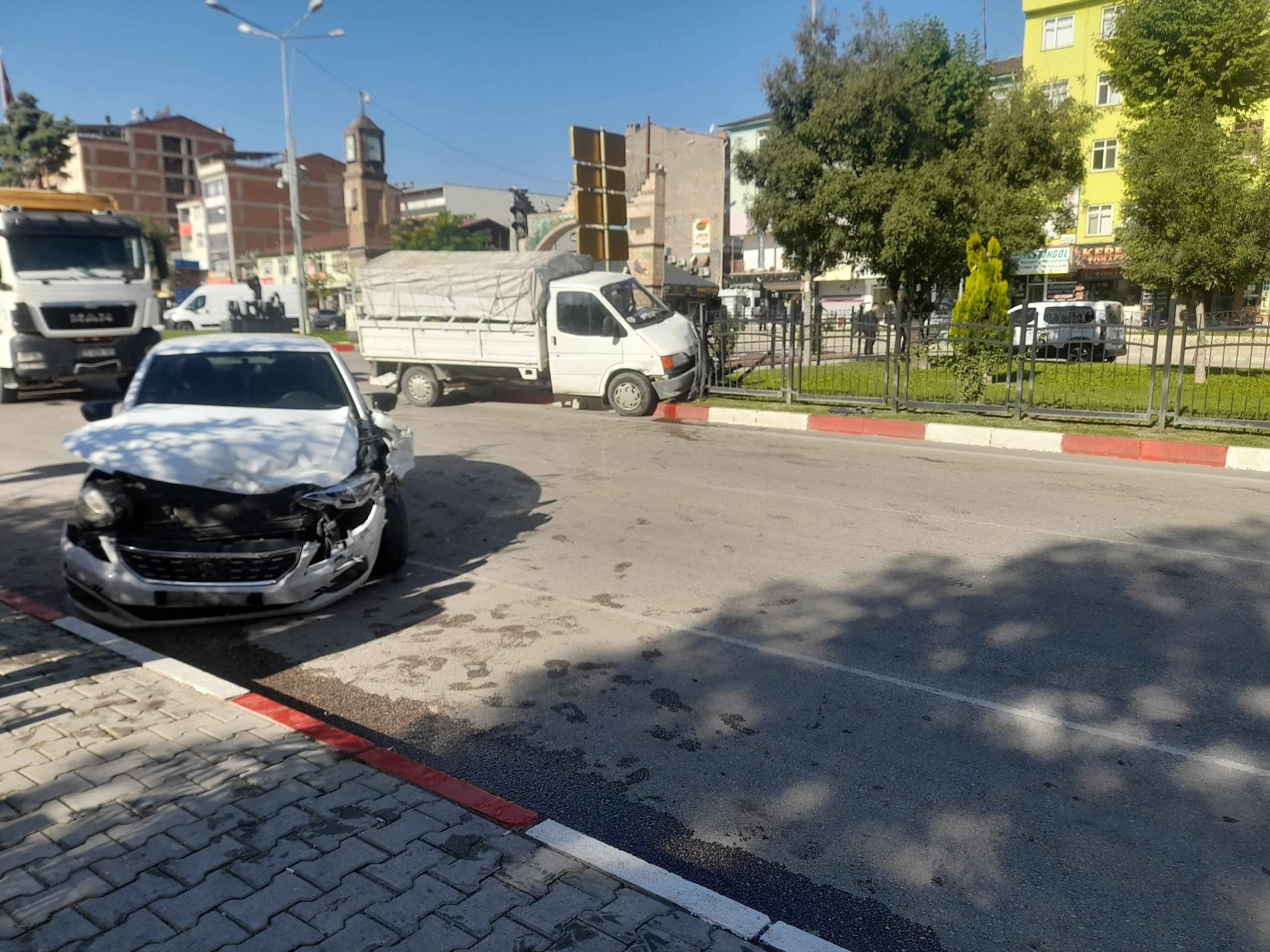 KOVANCILAR’DA MADDİ HASARLI KAZA