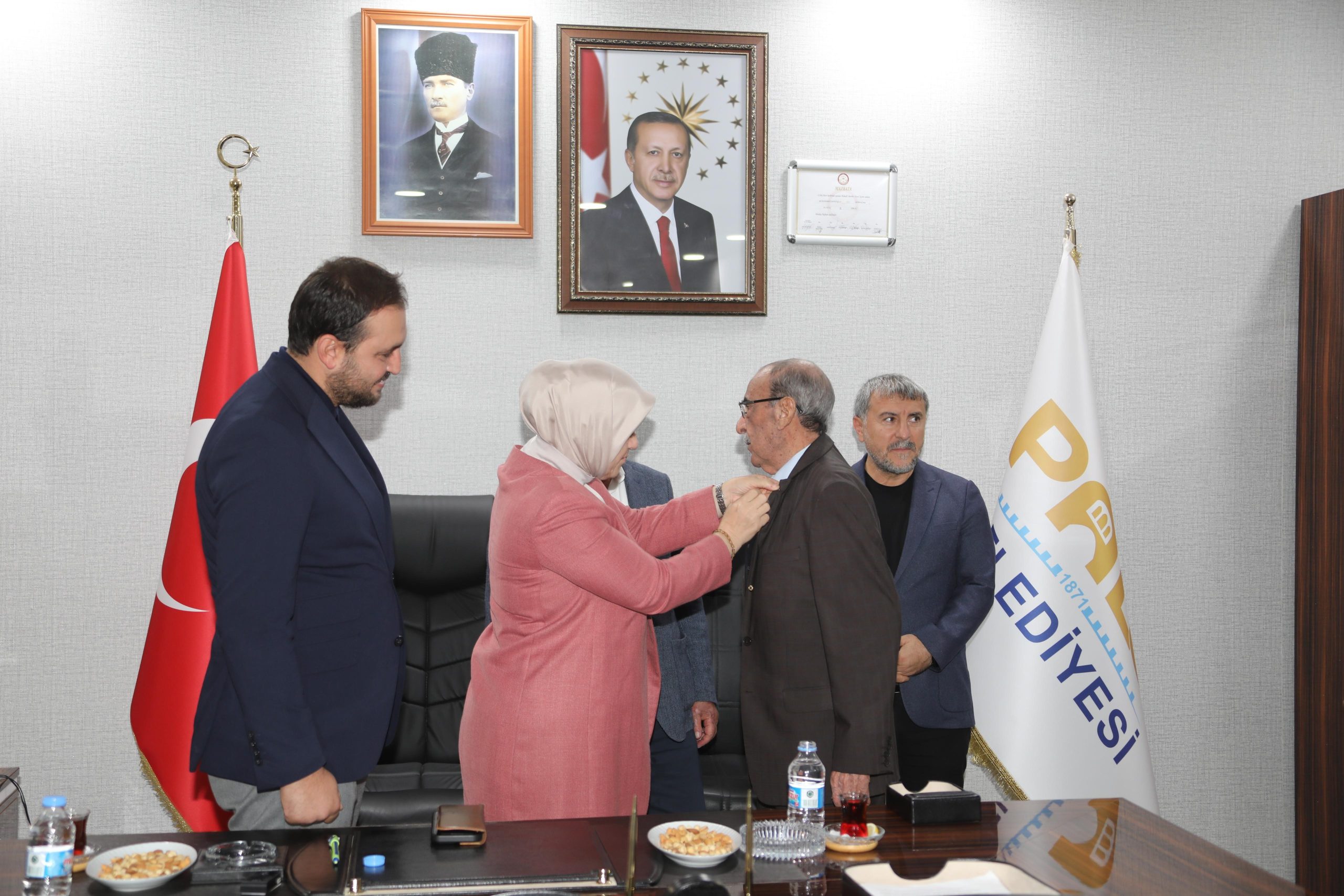 PALU’DA AKP’YE 5 KATILIM…